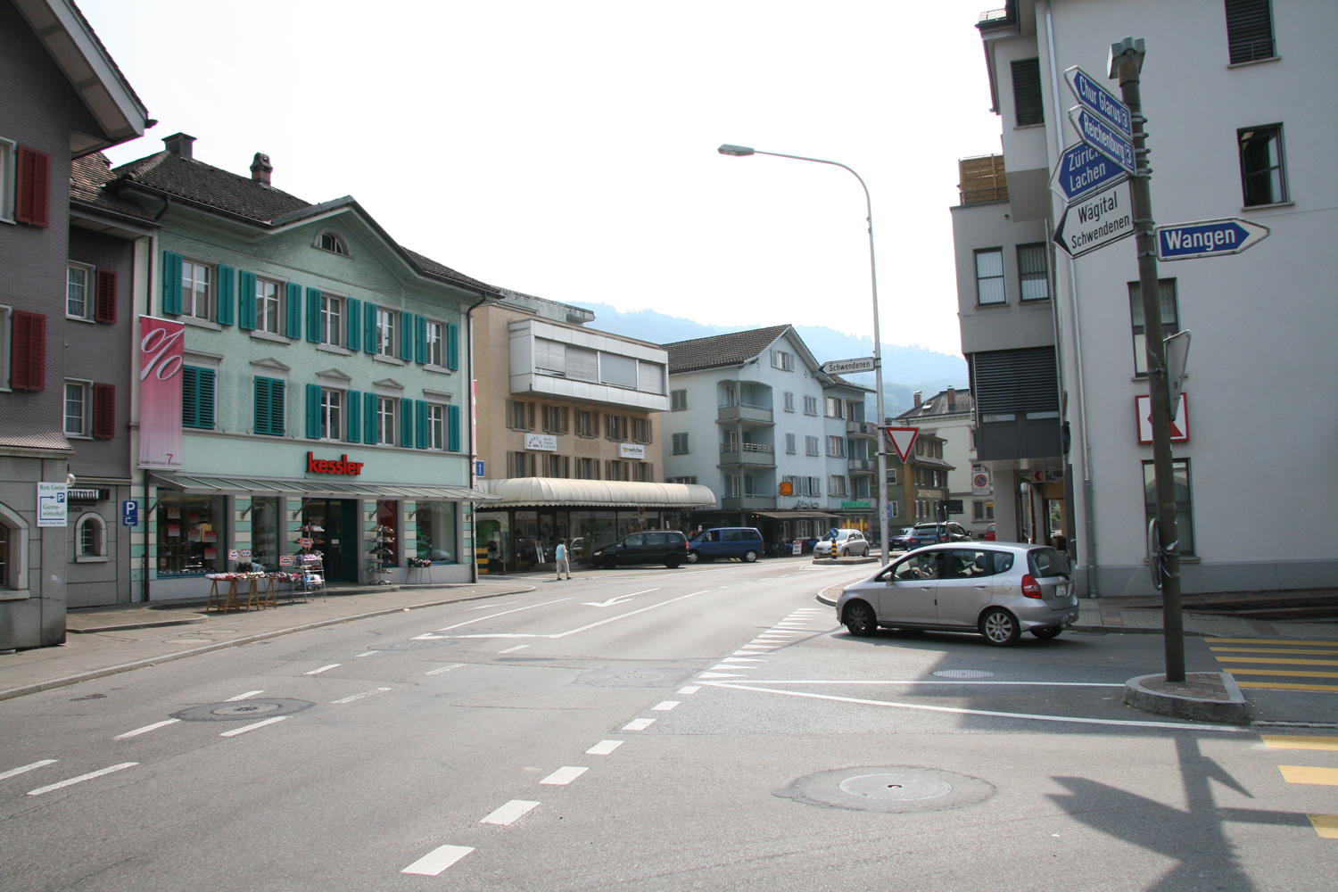 tl_files/Bilder/Dorf Siebnen Glarner- und Bahnhofstrasse1.jpg